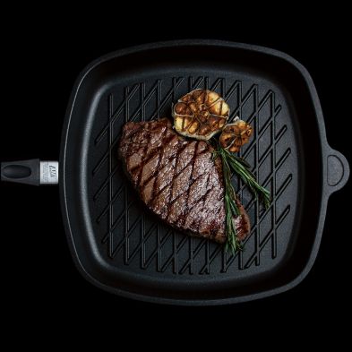 AMT квадратен BBQ тиган 28×28×5 см с релефна повърхност и Lotan® незалепващо покритие